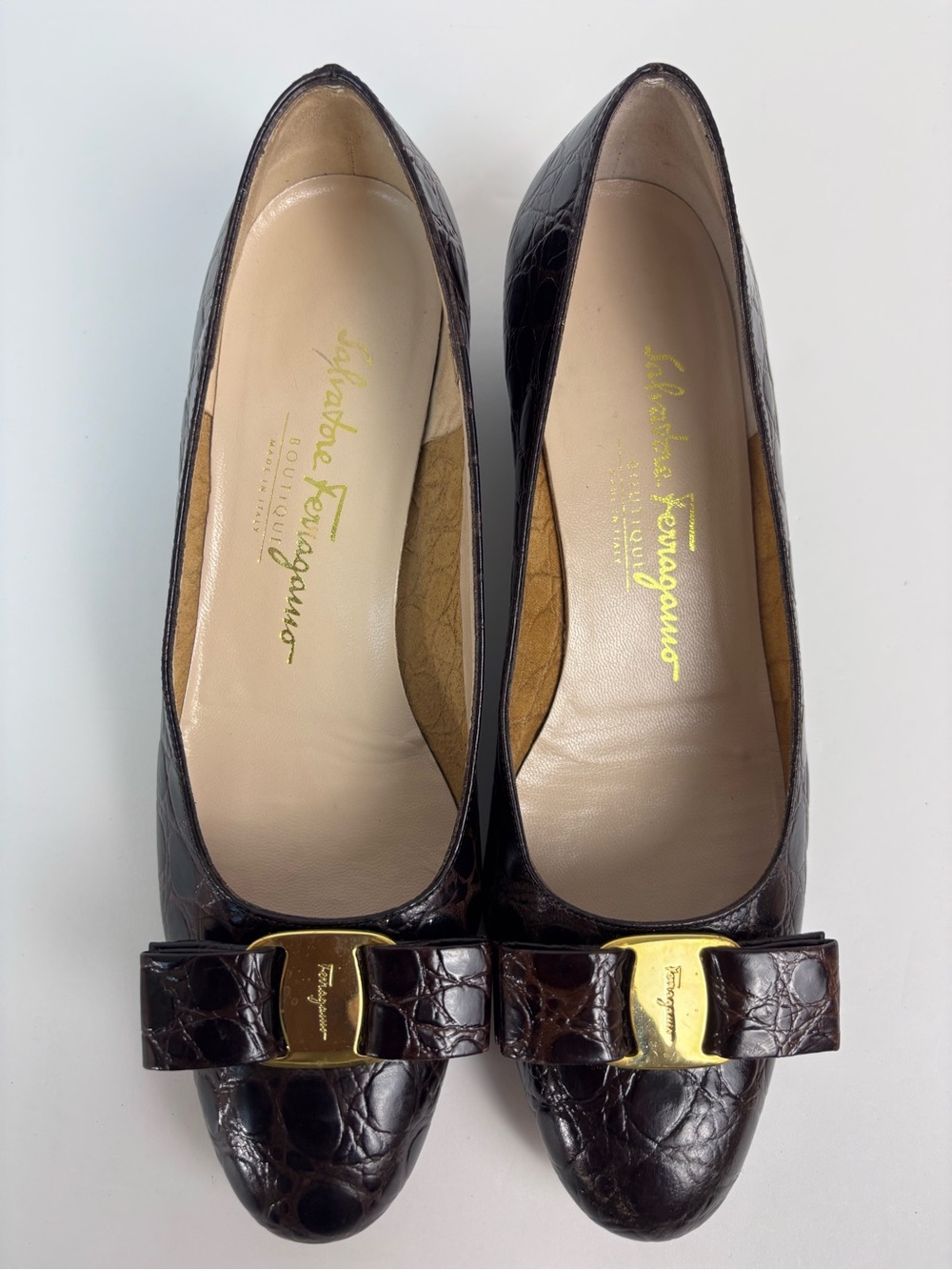 Vintage Salvatore Ferragamo Croc-Embossed Leather Vara Bow Pumps Brown Sz 7B - Picture 5 of 15